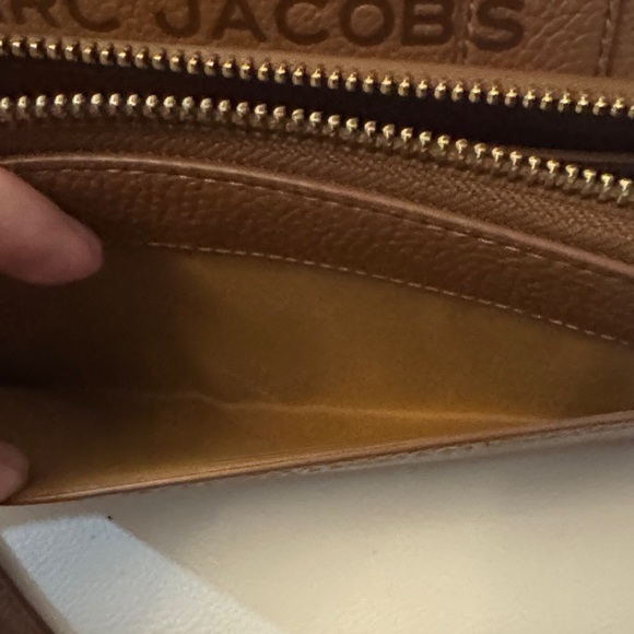 Marc Jacobs Tan Tote and Wallet Set - Picture 14 of 15